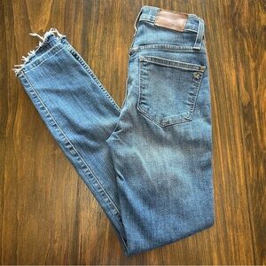 Madewell 10” high rise skinny distressed 23